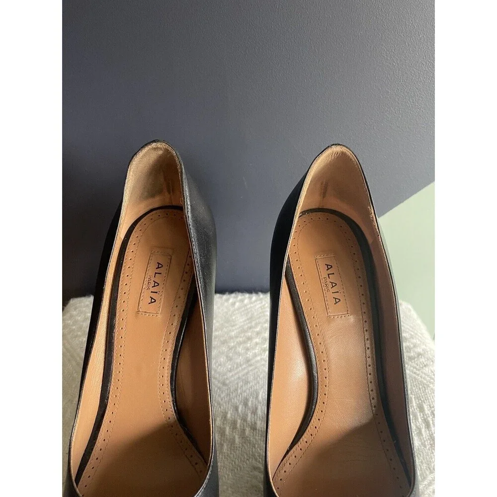 Alaia $1300 Black Leather Almond Toe 120mm/4.75in Pumps, Size 37, EUC